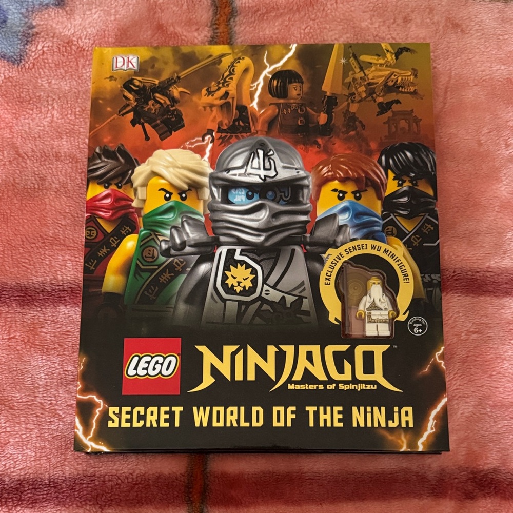 LEGO Ninjago Masters of Spinjitzu Book with Minifigure